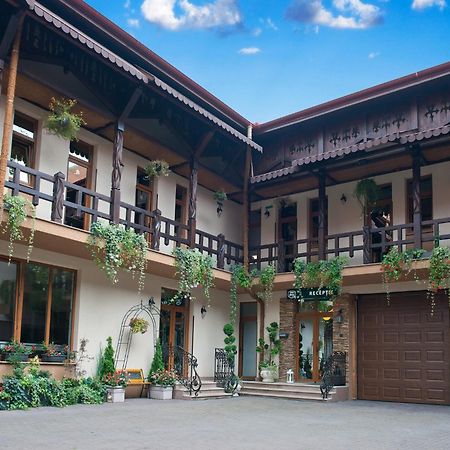 Hotel Galany Radauti Exterior photo
