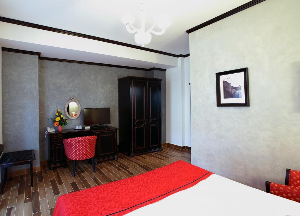 Hotel Galany Radauti Exterior photo