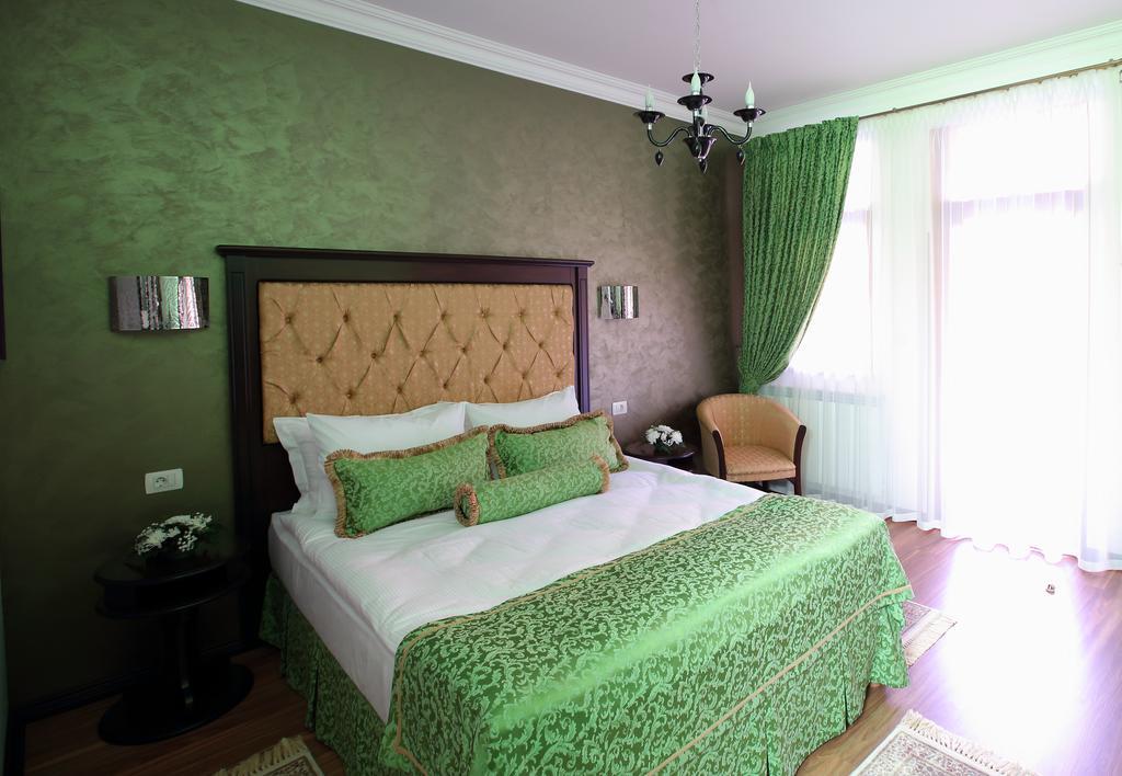 Hotel Galany Radauti Exterior photo