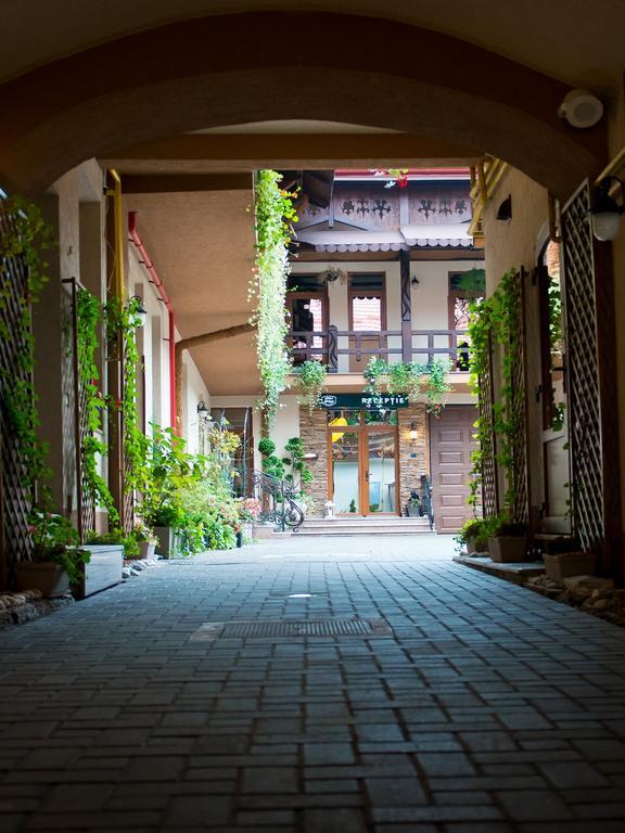 Hotel Galany Radauti Exterior photo