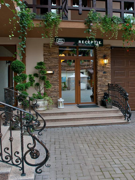 Hotel Galany Radauti Exterior photo