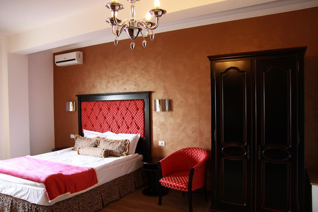 Hotel Galany Radauti Exterior photo